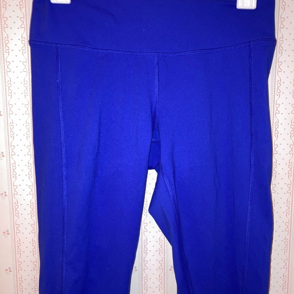 Cute cropped leggings from Yogalicious! Size medium - Picture 2 of 5